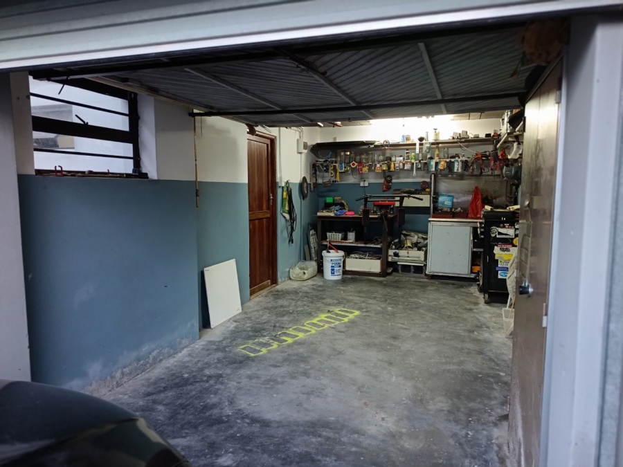 6 Bedroom Property for Sale in Maitland Western Cape